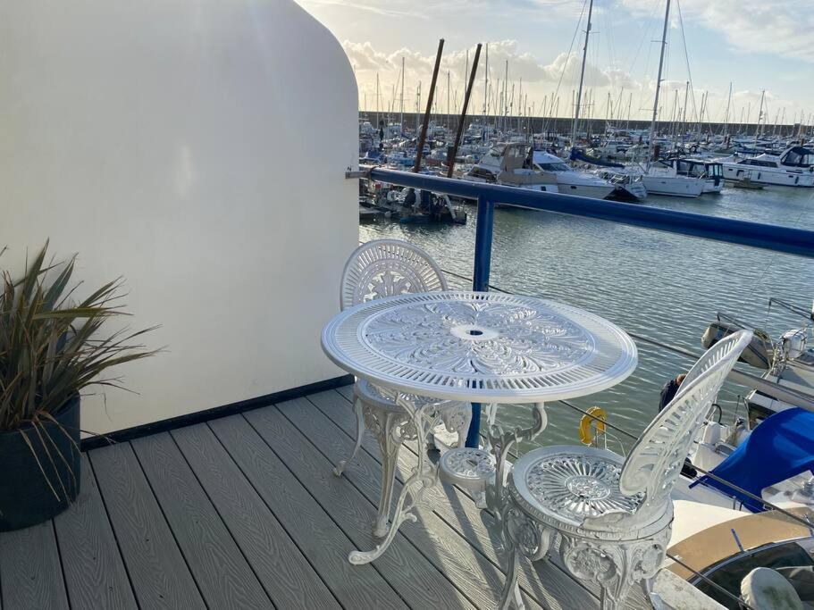 Seascape - Floating Home At Brighton Marina With Free Parking Ngoại thất bức ảnh