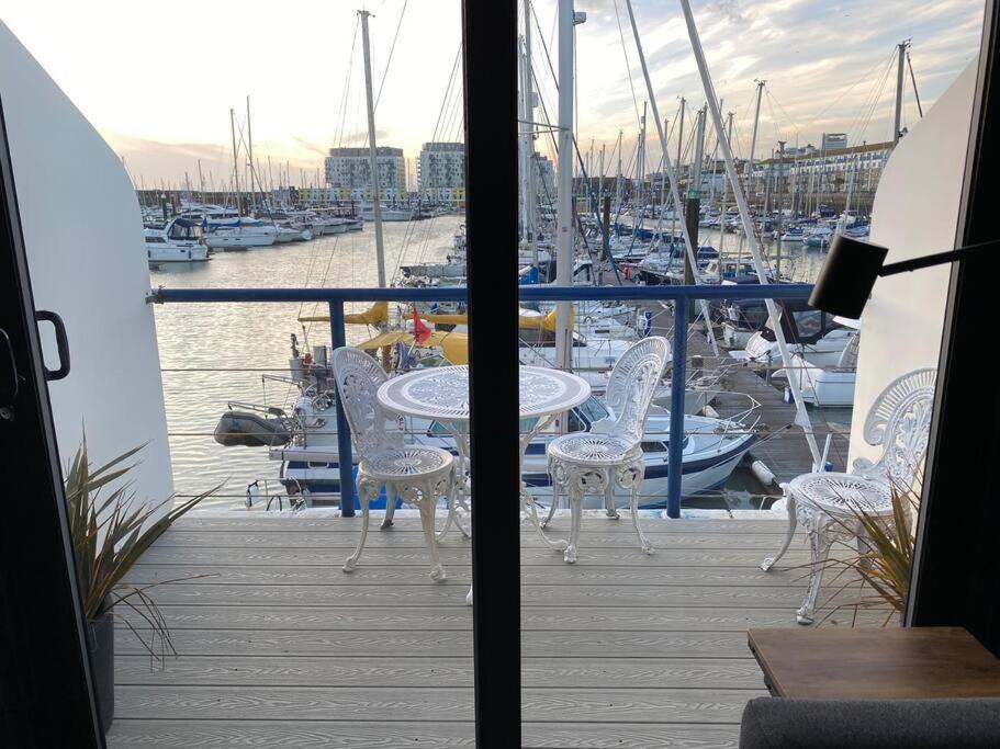 Seascape - Floating Home At Brighton Marina With Free Parking Ngoại thất bức ảnh
