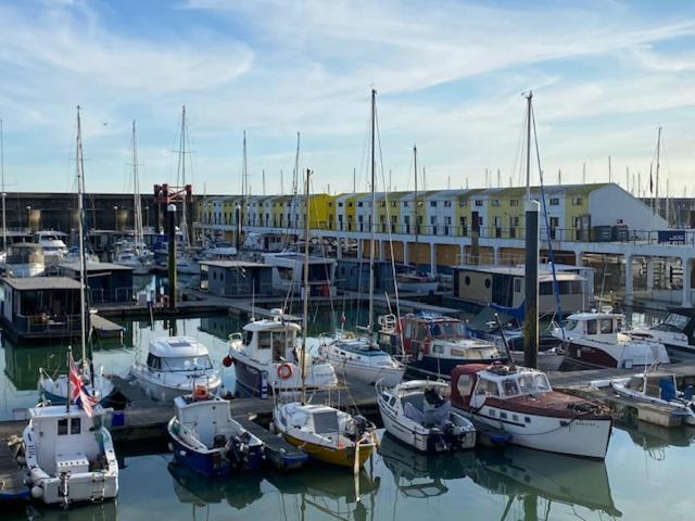 Seascape - Floating Home At Brighton Marina With Free Parking Ngoại thất bức ảnh